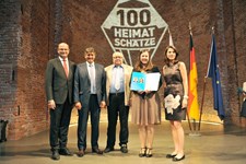 Heimatminister Albert Füracker und Kunstministerin Prof. Dr. med. Marion Kiechle prämieren 100 Heimatschätze